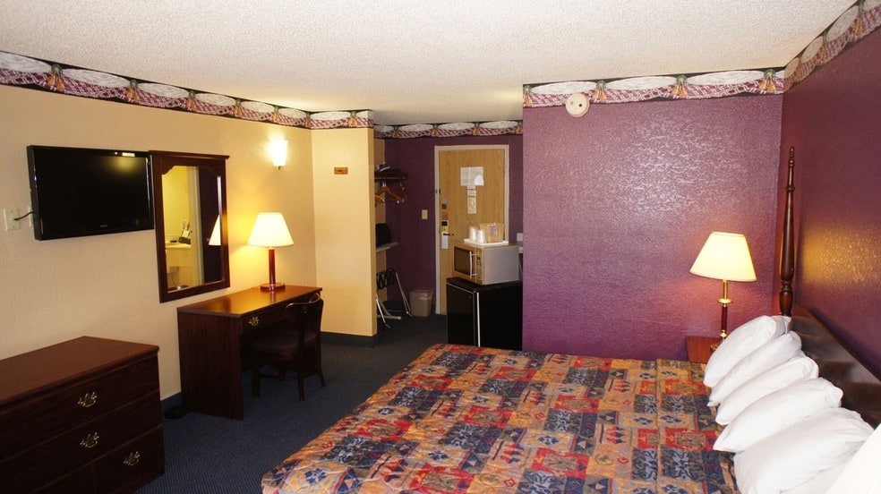 More Photos Of 5405 N Lincoln Blvd, Oklahoma City Hotel For Sale