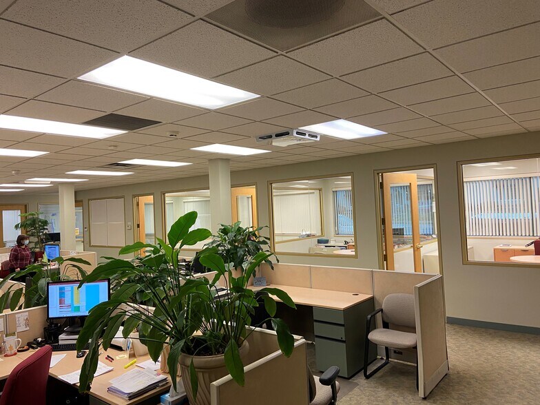 More Photos Of 6033 N Milwaukee Ave, Chicago Office For Sale