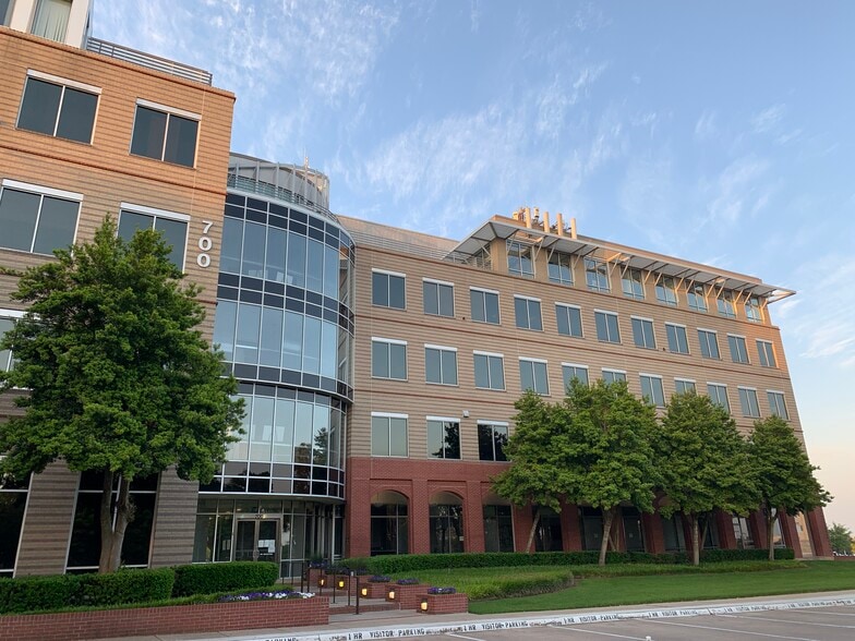 More Photos Of 700 Highlander Blvd, Arlington Office For Lease