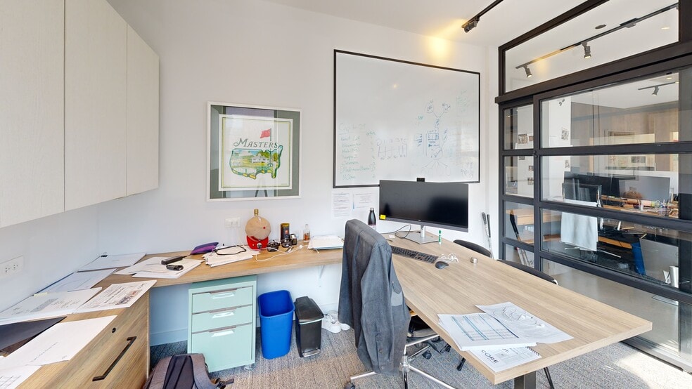 More Photos Of 1643 N Milwaukee Ave, Chicago Office For Lease