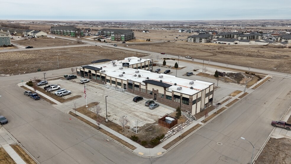 More Photos Of 3210 27th St W, Williston Office For Lease