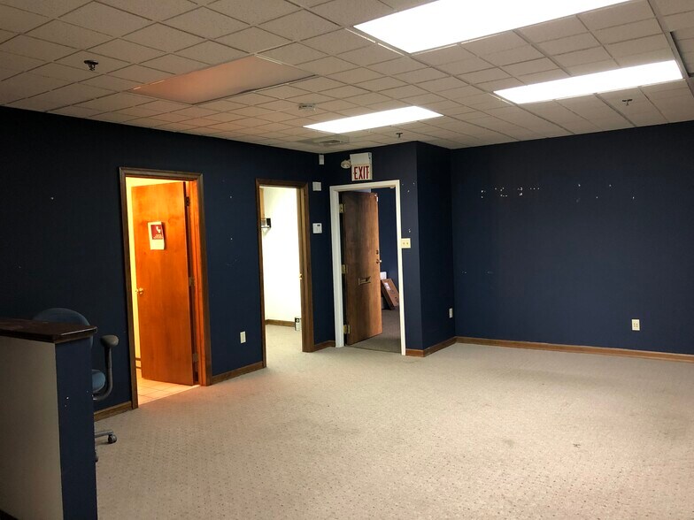 More Photos Of 333 W Union St, Allentown Flex For Lease