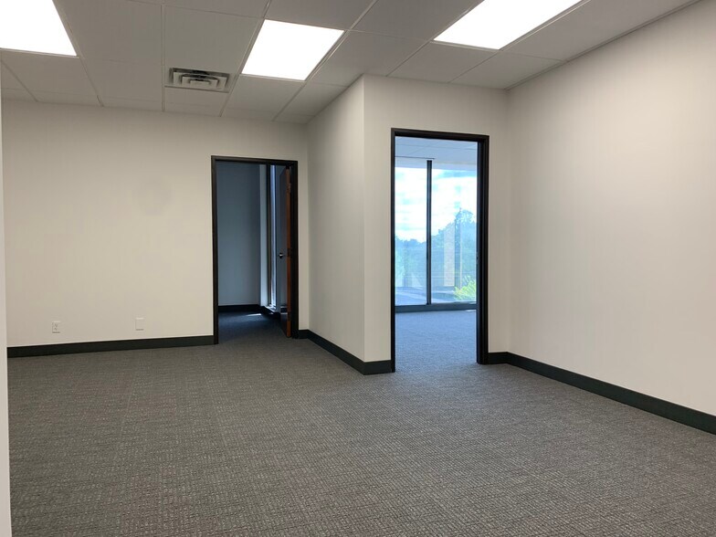 More Photos Of 3530 Forest Ln, Dallas Office For Lease