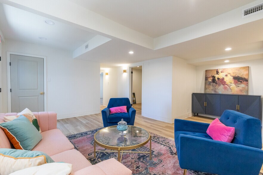 More Photos Of 1311 Hickory St, Abilene Office For Sale
