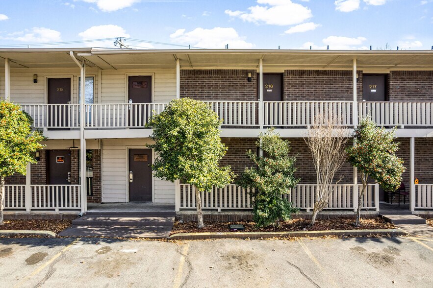 More Photos Of 2600 S Muskogee Ave, Tahlequah Hotel For Sale