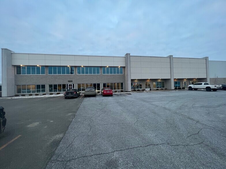 More Photos Of 1200 Boul Industriel, Farnham Industrial For Lease