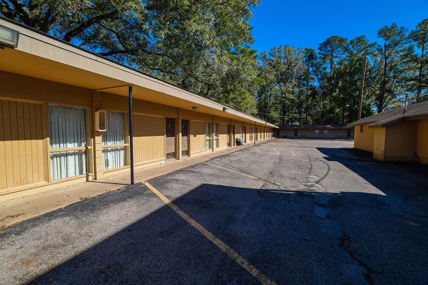 More Photos Of 221 S Preston St, Marksville Hotel For Sale