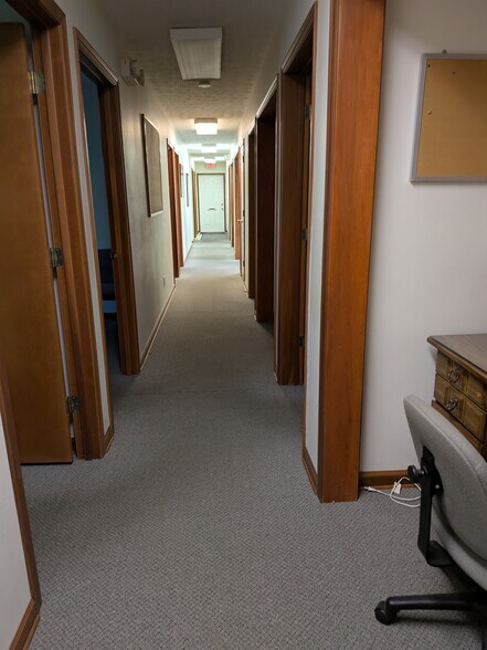 More Photos Of 380 Browns Ln, Coshocton Office For Lease
