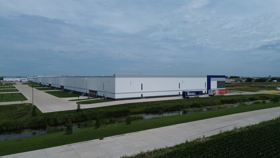 More Photos Of 8730 Northwest Blvd, Davenport Industrial For Sale