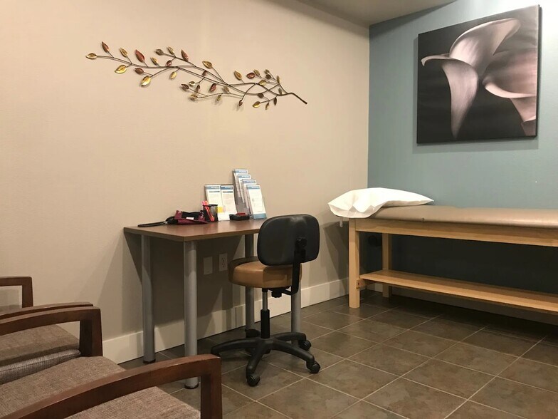 More Photos Of 317 N King St, Hendersonville Medical For Sale