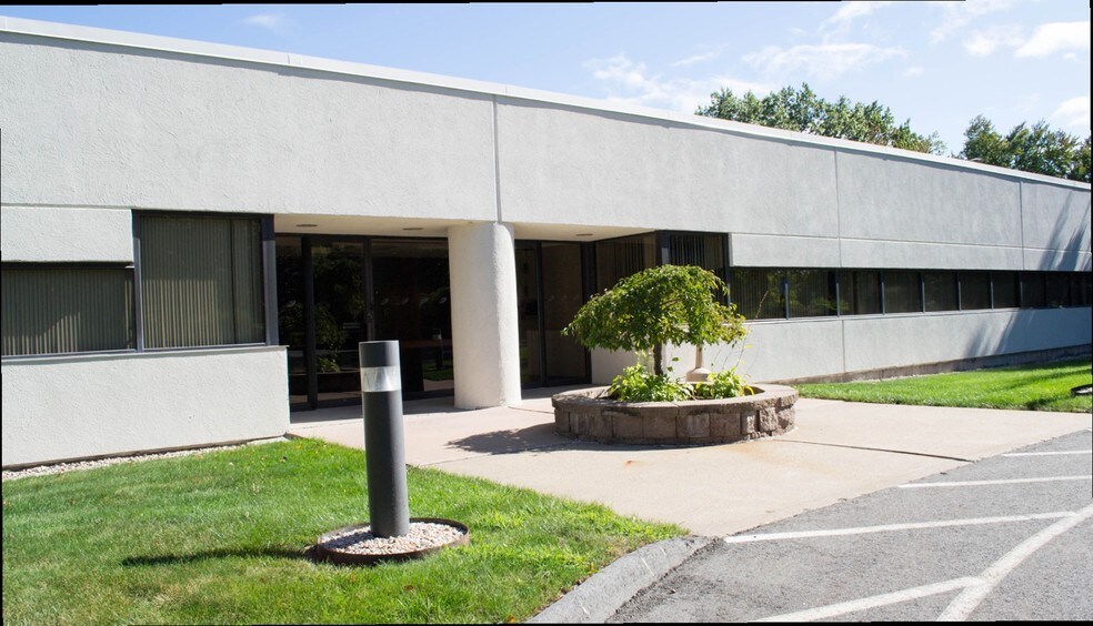 More Photos Of 20 Western Blvd, Glastonbury Office For Lease
