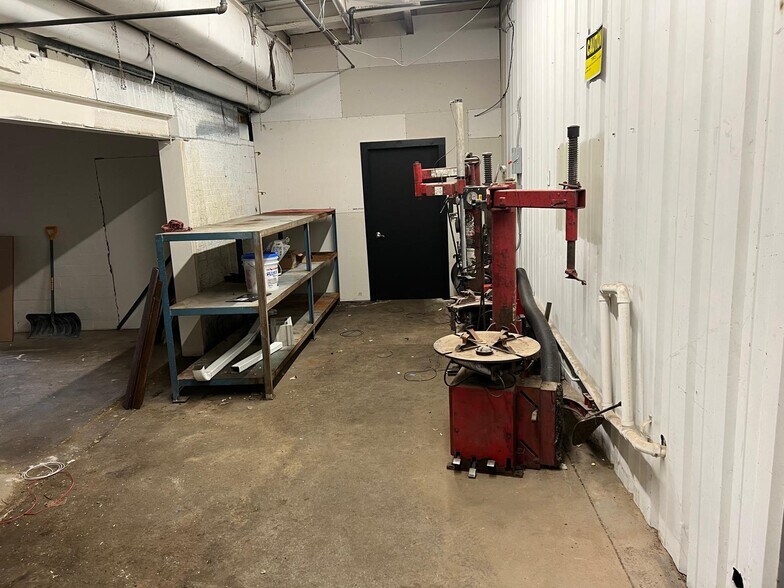 More Photos Of 4601 N Dixie Dr, Dayton Auto Repair For Sale