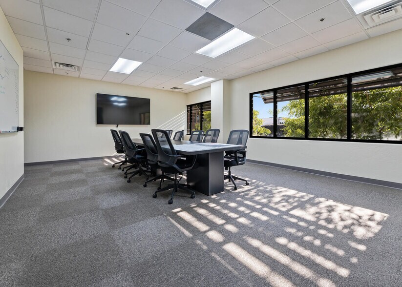 More Photos Of 400-410 E Main St, Visalia Office For Lease