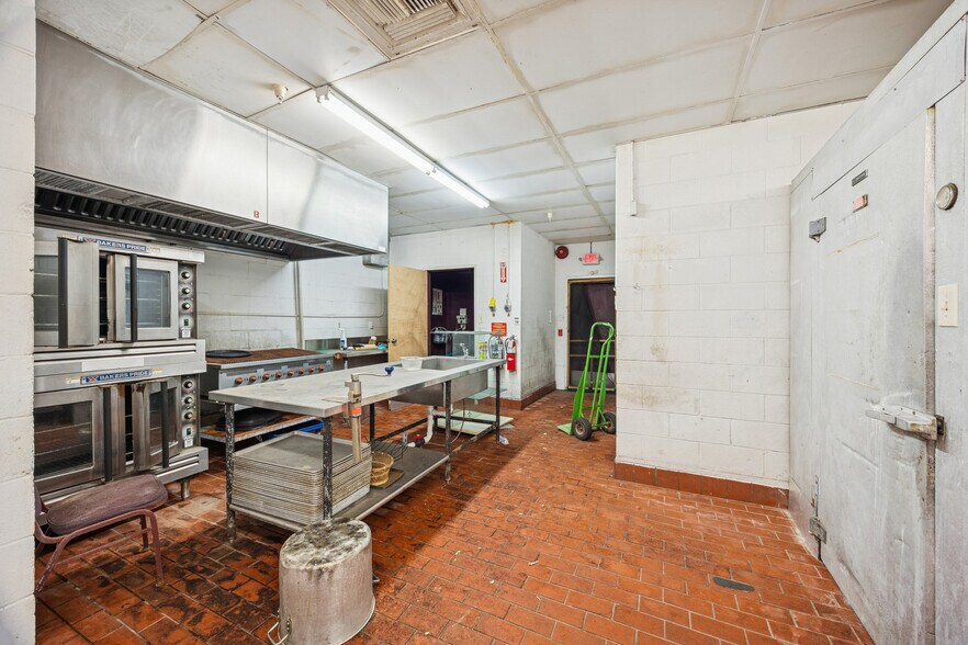 More Photos Of 925 Highway 332, Lake Jackson Hotel For Sale