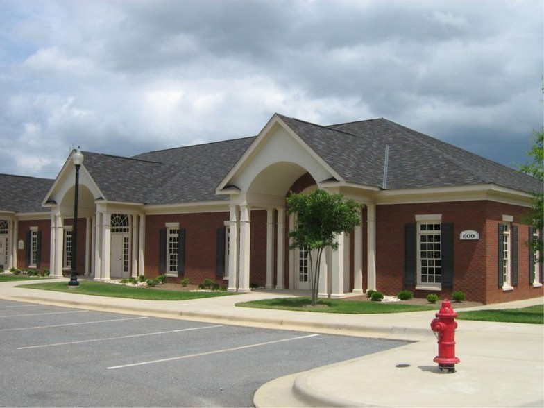 Primary Photo Of 5009 Riverchase Dr, Phenix City Medical For Lease