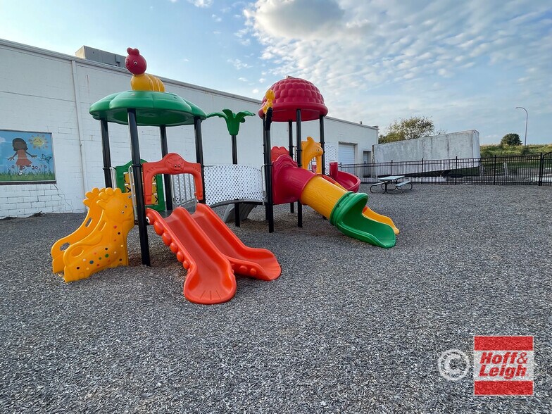 More Photos Of 2254 Locust St SW, Canal Fulton Freestanding For Sale