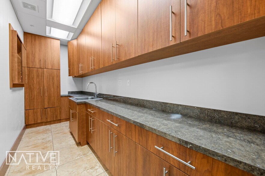 More Photos Of 311-313 E Hallandale Beach Blvd, Hallandale Beach Freestanding For Lease