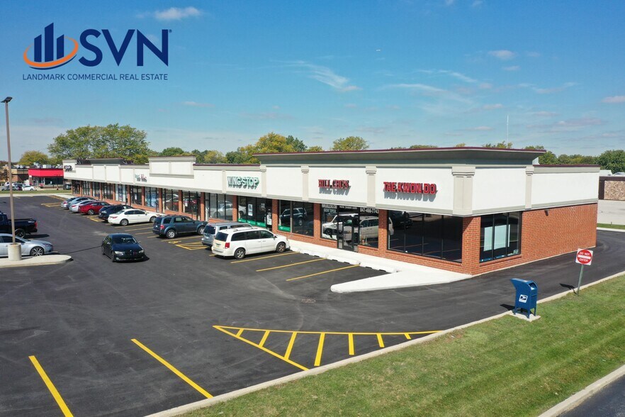 More Photos Of 1300-1326 Lake St, Roselle Unknown For Lease