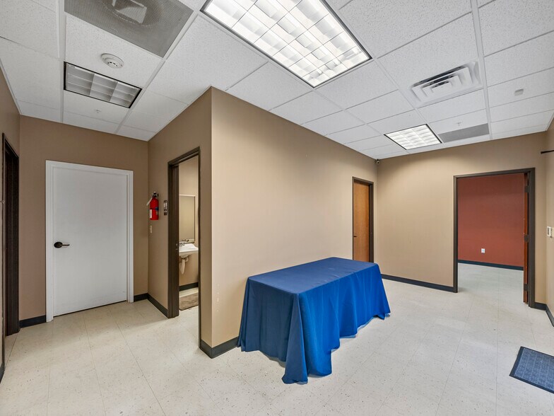 More Photos Of 10 Regency Dr, Wylie Light Distribution For Lease