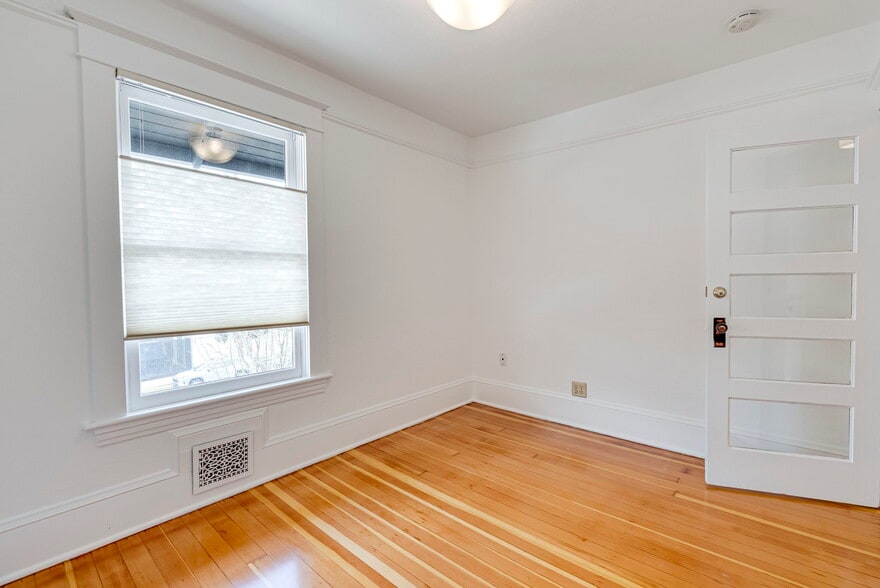 More Photos Of 1825 SE 7th Ave, Portland Loft Creative Space For Sale