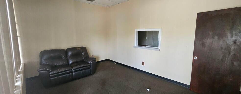 More Photos Of 14100 US Highway 19 N, Clearwater Storefront For Lease