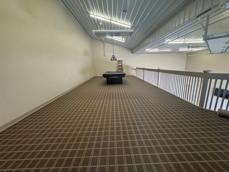 More Photos Of 2256 Ferry Rd, Naperville Flex For Sale