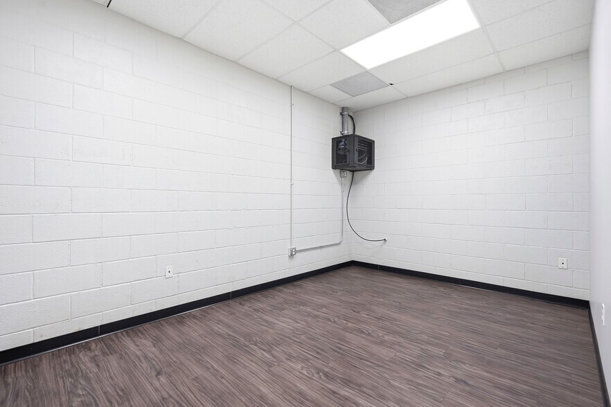 More Photos Of 111 W Hazel St, Albion Light Manufacturing For Sale