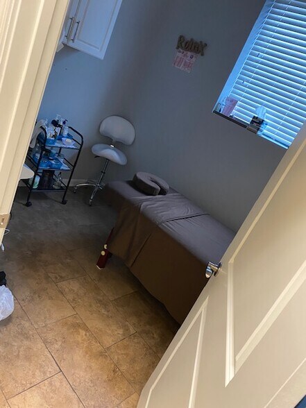 More Photos Of 7124 W 83rd St, Bridgeview Medical For Lease