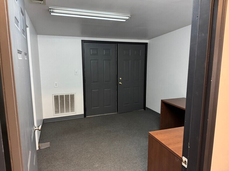 More Photos Of 2029 Brookside Ln, Kingsport Industrial For Sale