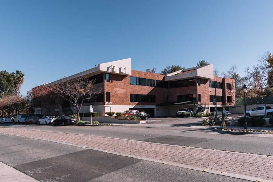 More Photos Of 23586 Calabasas Rd, Calabasas Office For Lease