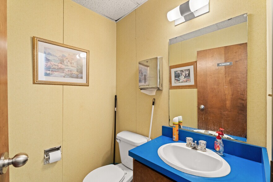 More Photos Of 1212 S Air Depot Blvd, Oklahoma City Office For Sale