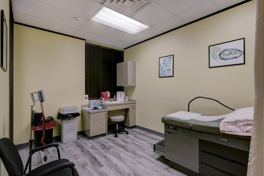 More Photos Of 19701 Kingwood Dr, Kingwood Medical For Sale