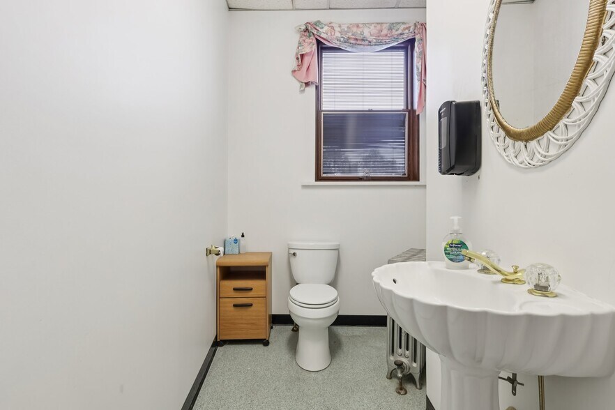 More Photos Of 2595 Yardville Hamilton Square Rd, Hamilton Office For Sale