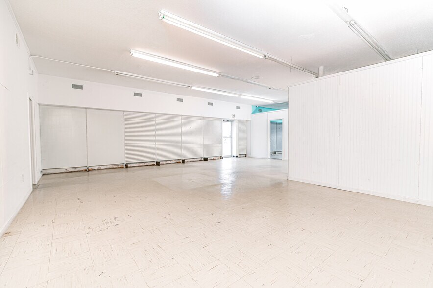 More Photos Of 1003 E Jackson Blvd, Jonesborough General Retail For Sale