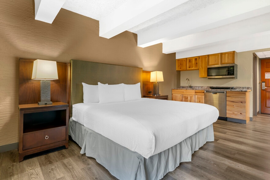 More Photos Of 250 W Church St, Mishicot Hotel For Sale