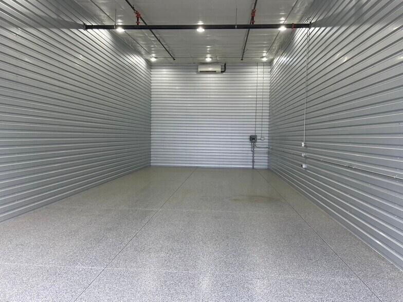 More Photos Of 49751 Oates Ln, Coachella Parking Garage For Sale