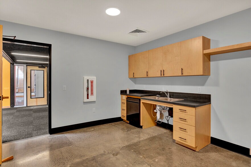 More Photos Of 454 SE 187th Ave, Portland Office For Lease