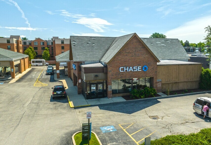 More Photos Of 50-126 Skokie Blvd, Wilmette Storefront For Sale