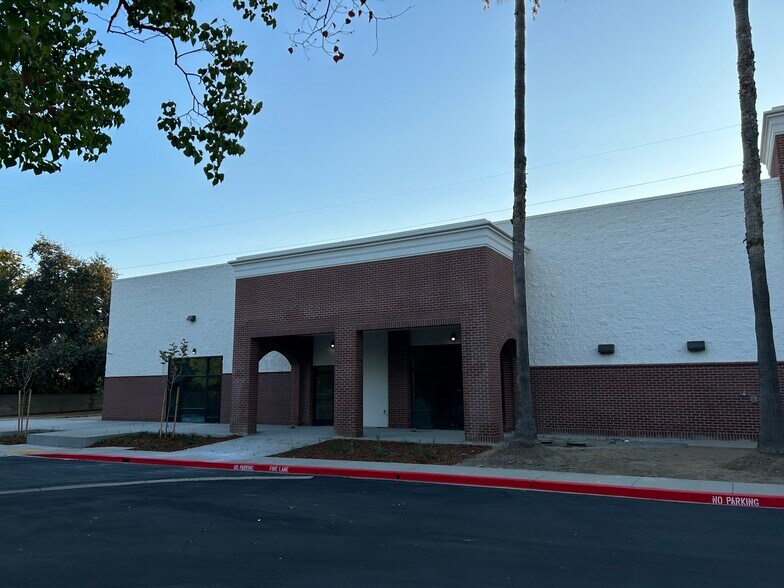 More Photos Of 2339 Fair Oaks Blvd, Sacramento Freestanding For Lease