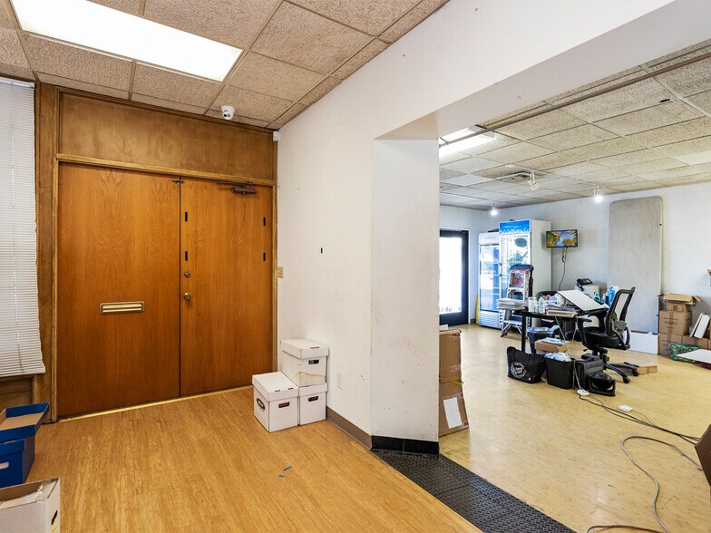 More Photos Of 4708-4710 W Magnolia Blvd., Burbank General Retail For Sale