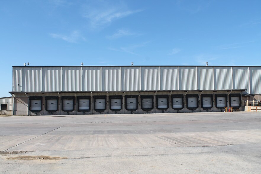 More Photos Of 2412 N US Highway 169, Coffeyville Warehouse For Lease