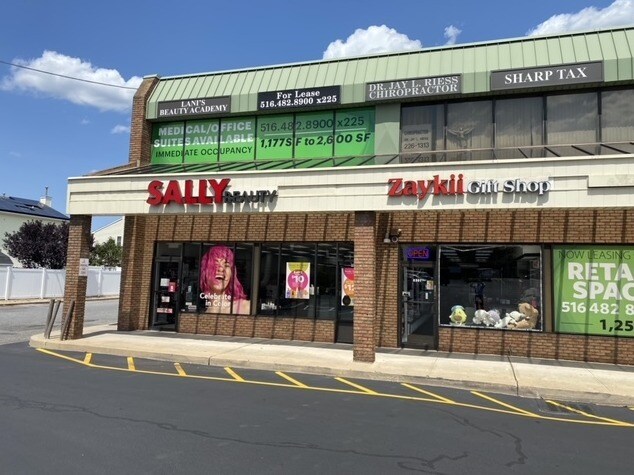 More Photos Of 646-656 N Wellwood Ave, Lindenhurst Unknown For Lease