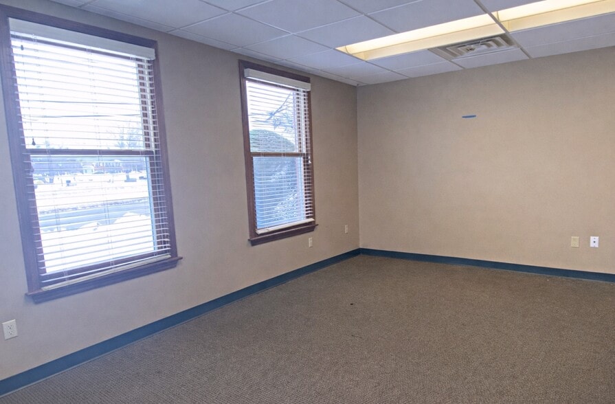 More Photos Of 7 Bedford St, Burlington Office For Lease