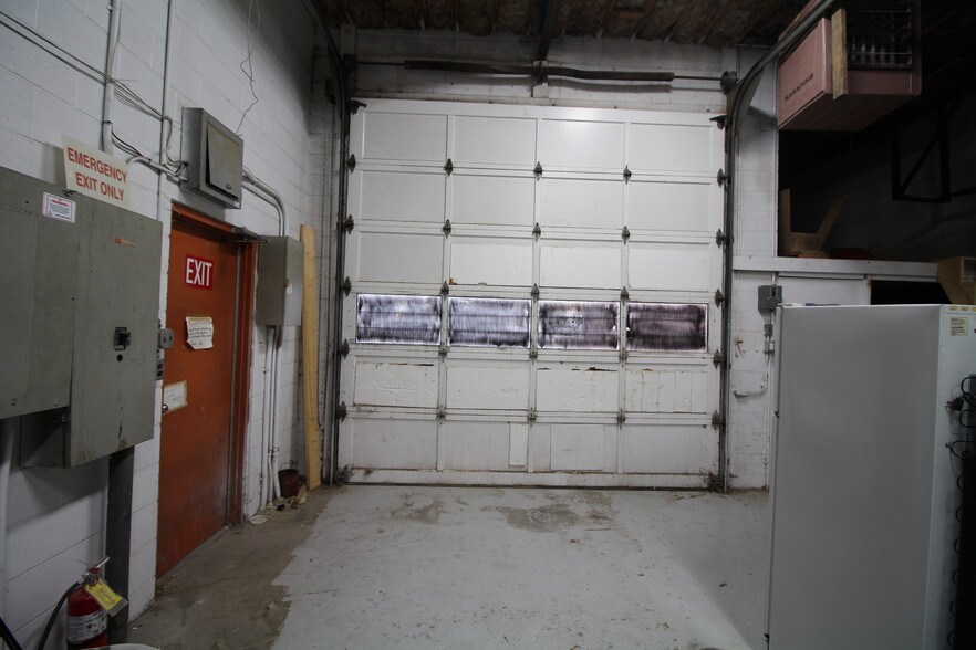 More Photos Of 126 Mayor Magrath Dr N, Lethbridge Storefront For Lease