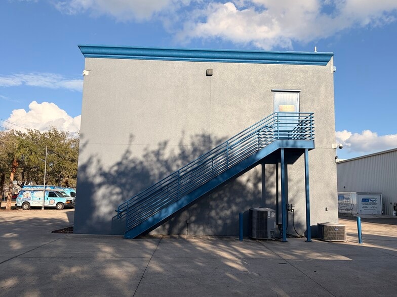 More Photos Of 10911 Harmony Park Dr, Bonita Springs Light Distribution For Sale