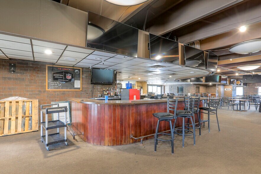 More Photos Of 330 E 135th St, Kansas City Restaurant For Sale