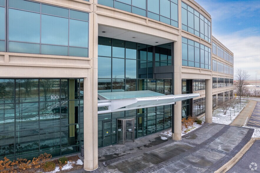 More Photos Of 100 S Saunders Rd, Lake Forest Office For Lease