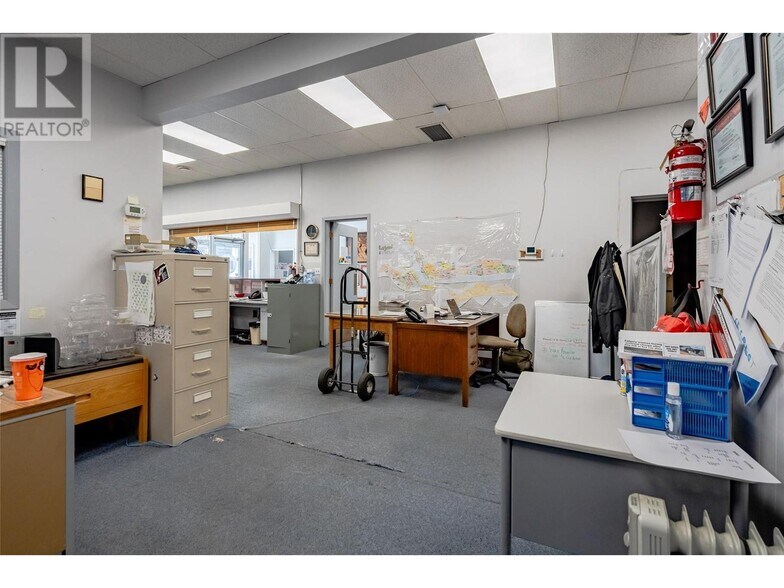 More Photos Of 1163 Cedar Av, Trail Storefront Retail Office For Sale