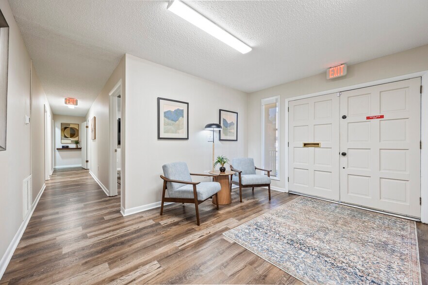More Photos Of 439 SW Main Blvd, Lake City Office For Lease