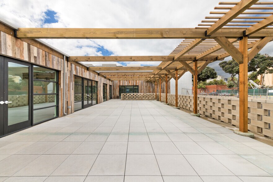 More Photos Of 1600 Lincoln Blvd, Santa Monica Freestanding For Lease